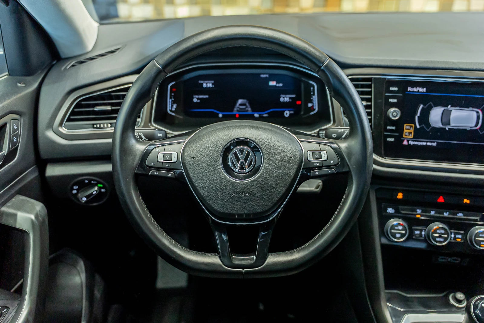 VW T-Roc 1.0 TSI, снимка 13 - Автомобили и джипове - 53718266