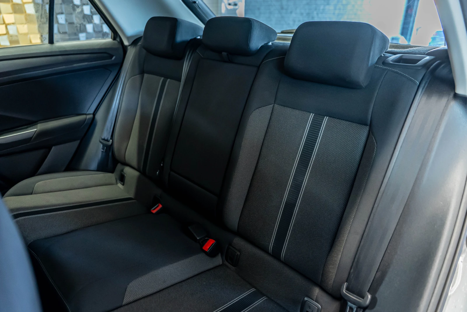 VW T-Roc 1.0 TSI, снимка 17 - Автомобили и джипове - 53718266