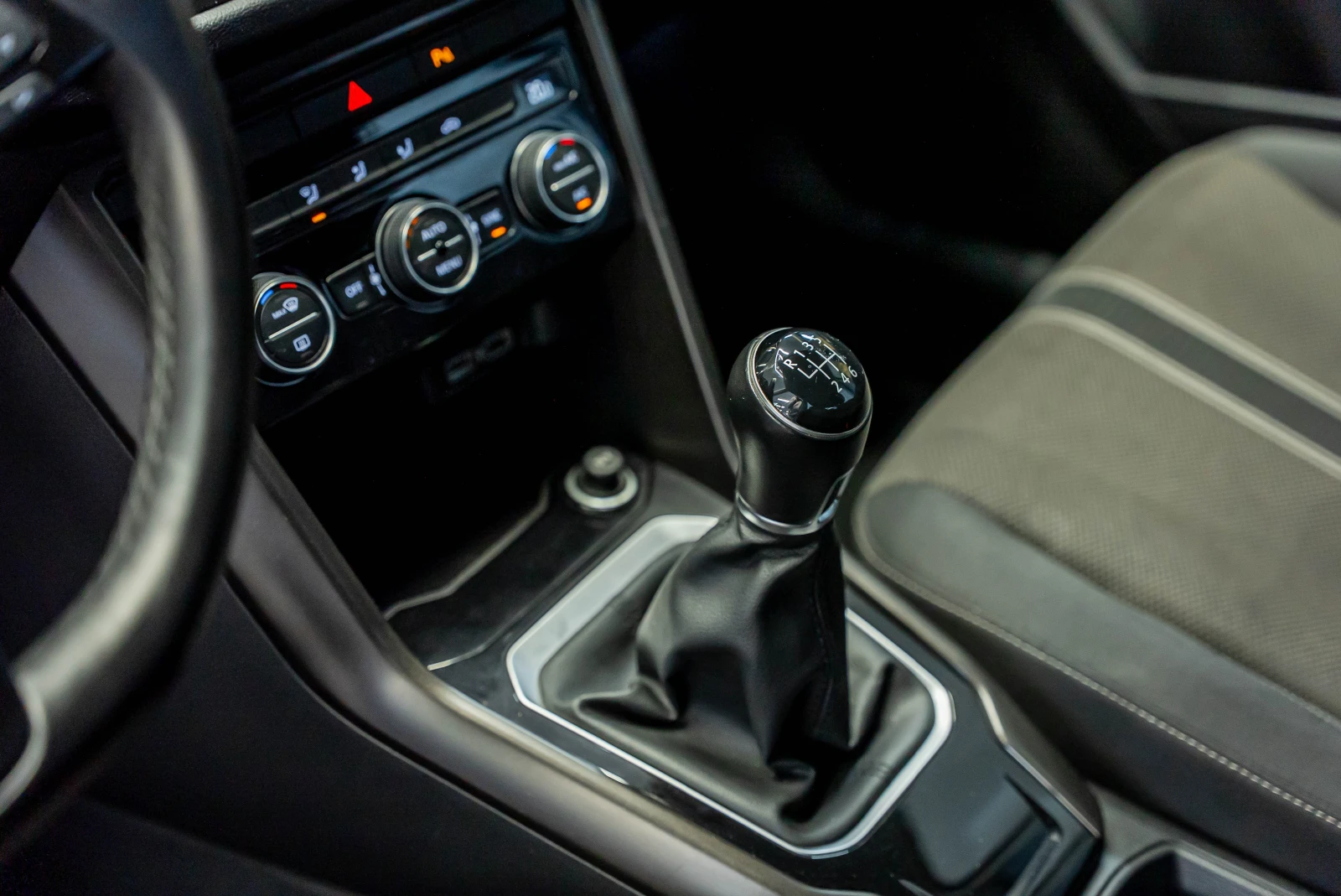 VW T-Roc 1.0 TSI, снимка 8 - Автомобили и джипове - 53718266