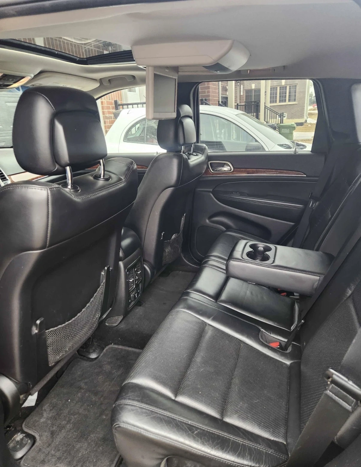 Jeep Grand cherokee 5.7 HEMI * ОБДУХВАНЕ * TV * СЕРВИЗНА ИСТОРИЯ * , снимка 8 - Автомобили и джипове - 54079841