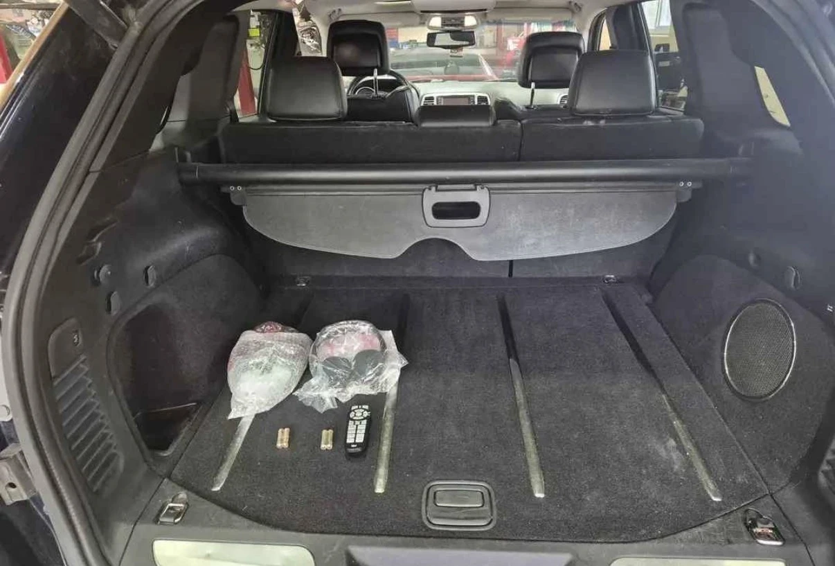 Jeep Grand cherokee 5.7 HEMI * ОБДУХВАНЕ * TV * СЕРВИЗНА ИСТОРИЯ * , снимка 9 - Автомобили и джипове - 54079841