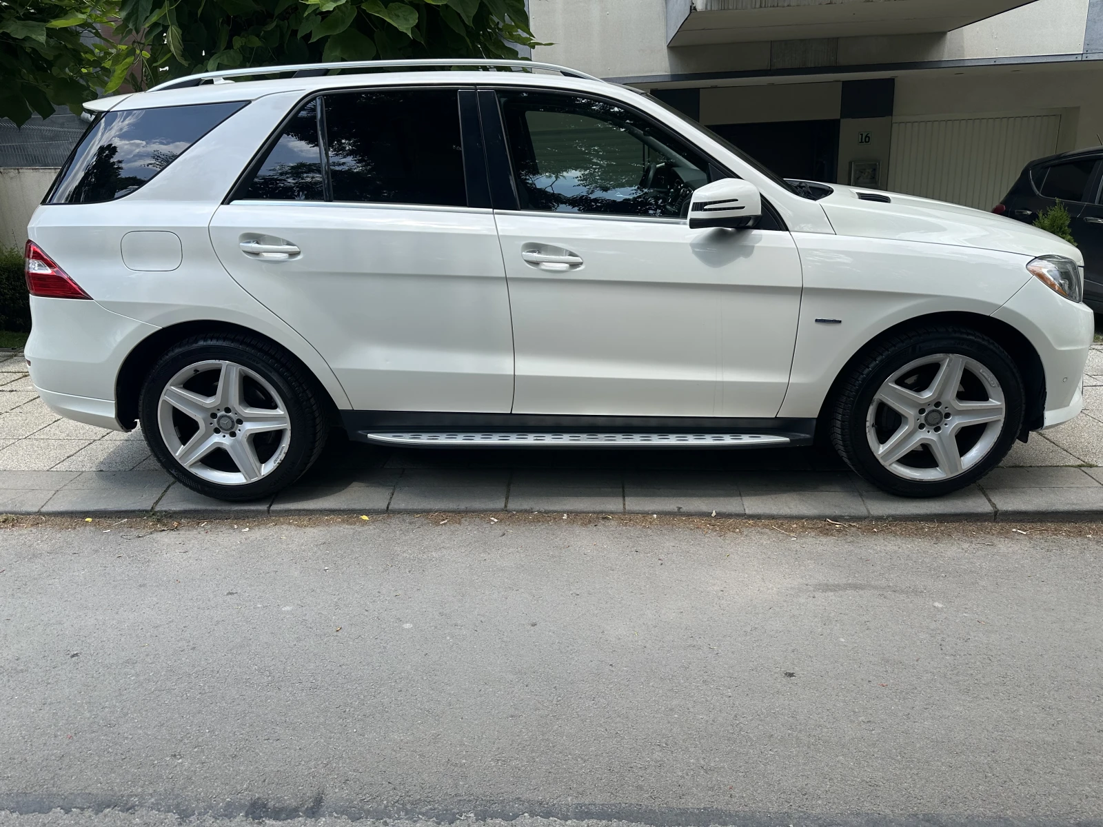 Mercedes-Benz ML 350 AMG 4-MATIC BLUETEC, снимка 5 - Автомобили и джипове - 55219144