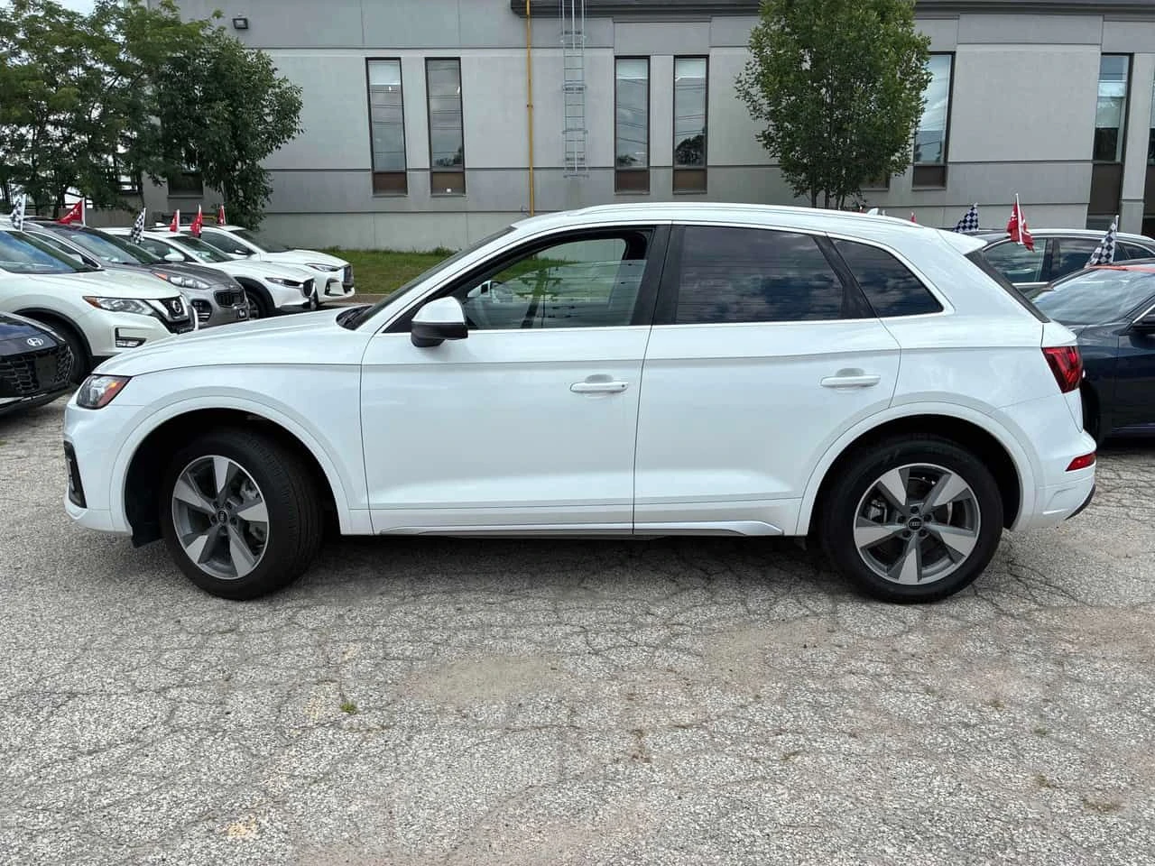 Audi Q5 * Komfort * CARFAX * , снимка 2 - Автомобили и джипове - 55609153