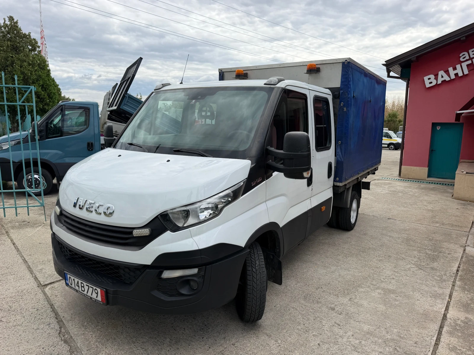 Iveco Daily 3.0HPI* 35C15* Климатик* 7 места, снимка 2 - Бусове и автобуси - 56083161