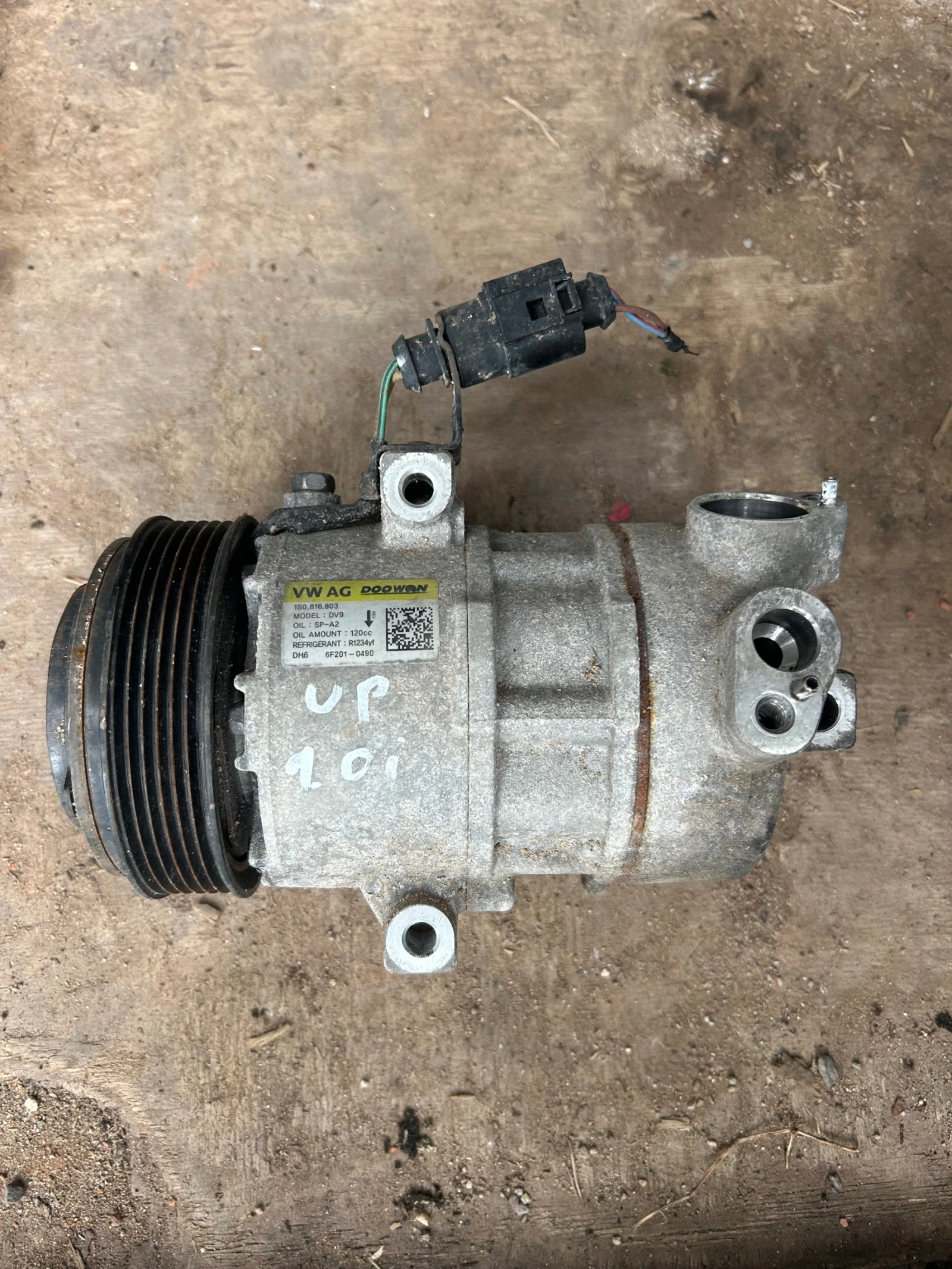 1S0.816.803 компресор климатик VOLKSWAGEN UP 1.0i 6F201-0490
