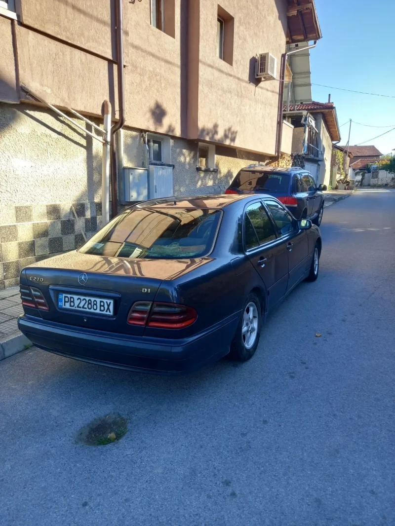 Mercedes-Benz E 220, снимка 2 - Автомобили и джипове - 47644737