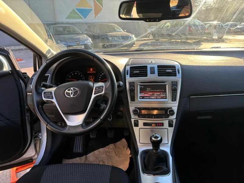 Toyota Avensis 1.8 i, снимка 7 - Автомобили и джипове - 48169188