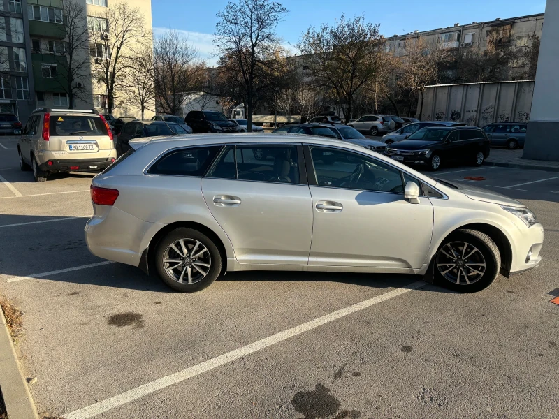 Toyota Avensis 1.8 i, снимка 2 - Автомобили и джипове - 48169188