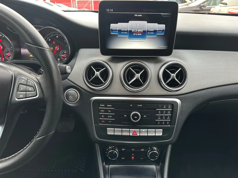 Mercedes-Benz CLA 200, снимка 8 - Автомобили и джипове - 48234266