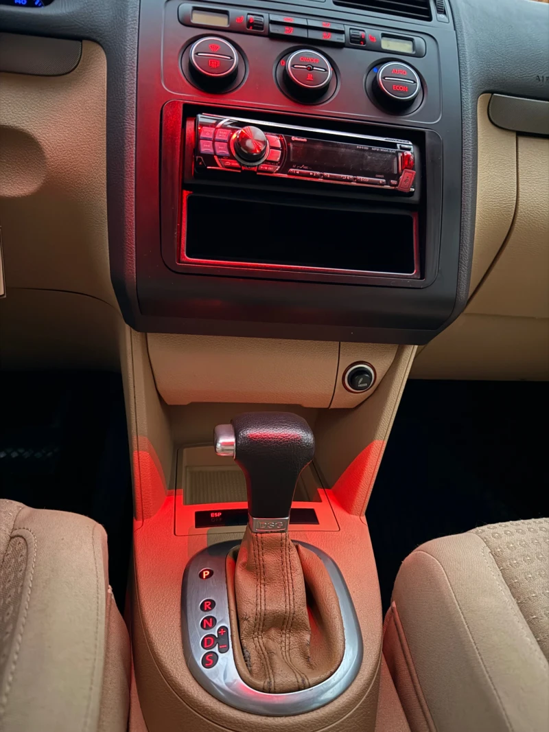 VW Touran, снимка 6 - Автомобили и джипове - 53487251