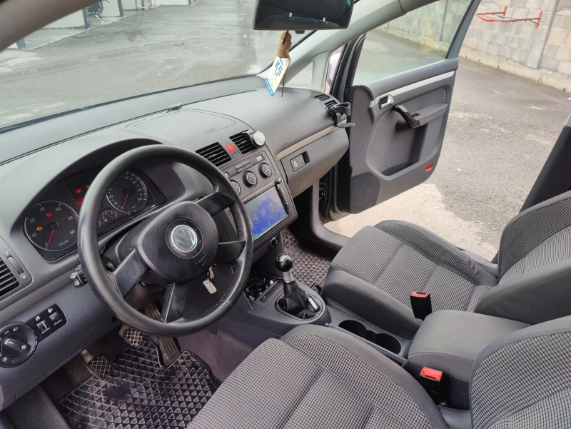 VW Touran, снимка 10 - Автомобили и джипове - 53587201