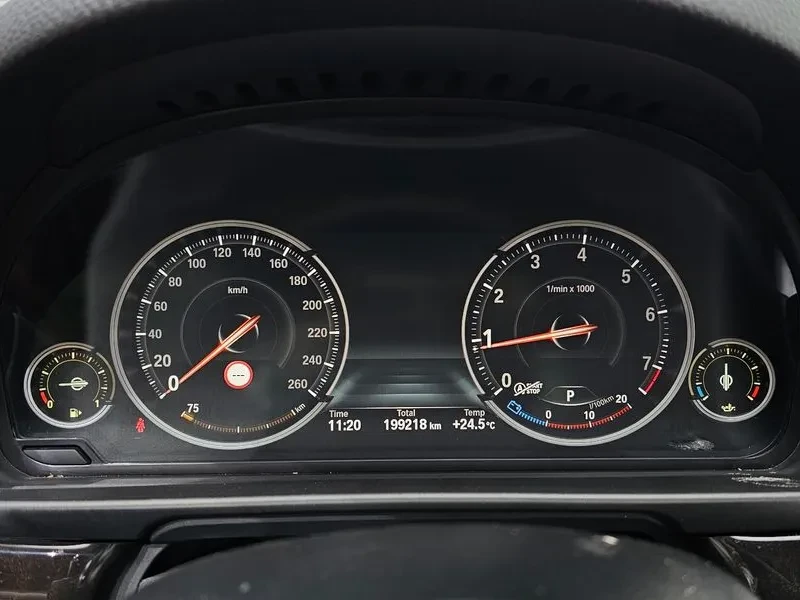 BMW 528 i xDrive M-Aerodynamics, снимка 8 - Автомобили и джипове - 53033997