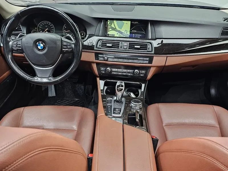 BMW 528 i xDrive M-Aerodynamics, снимка 7 - Автомобили и джипове - 53033997