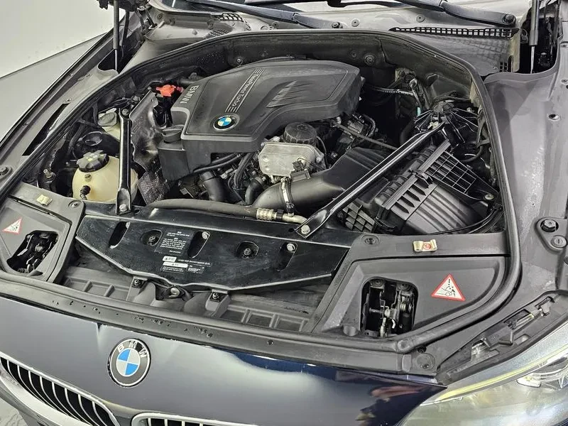 BMW 528 i xDrive M-Aerodynamics, снимка 6 - Автомобили и джипове - 53033997