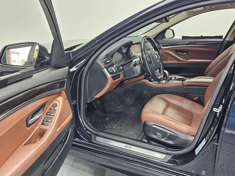 BMW 528 i xDrive M-Aerodynamics, снимка 10 - Автомобили и джипове - 53033997