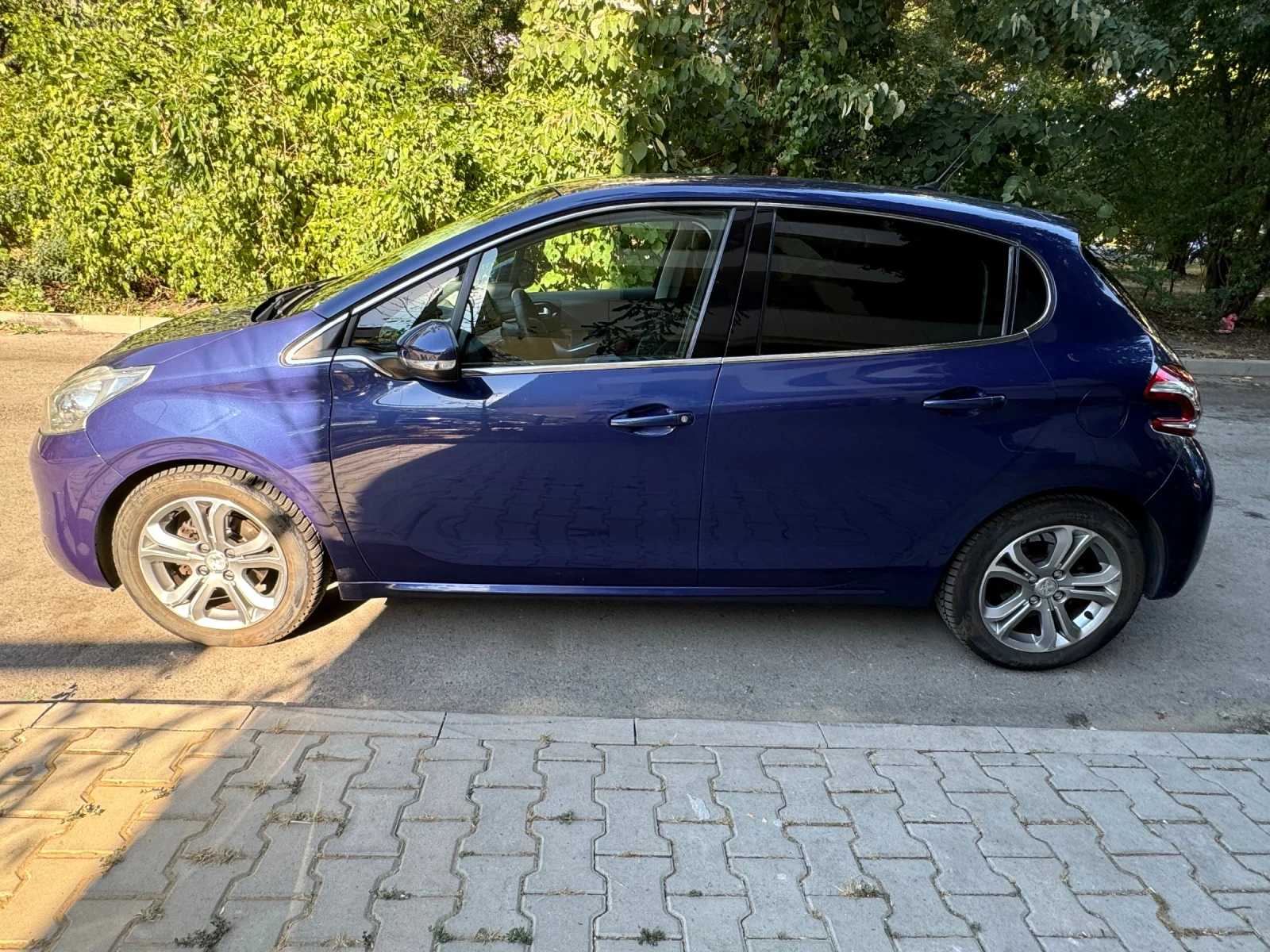 Peugeot 208 1, 4 vti Allure - изображение 4