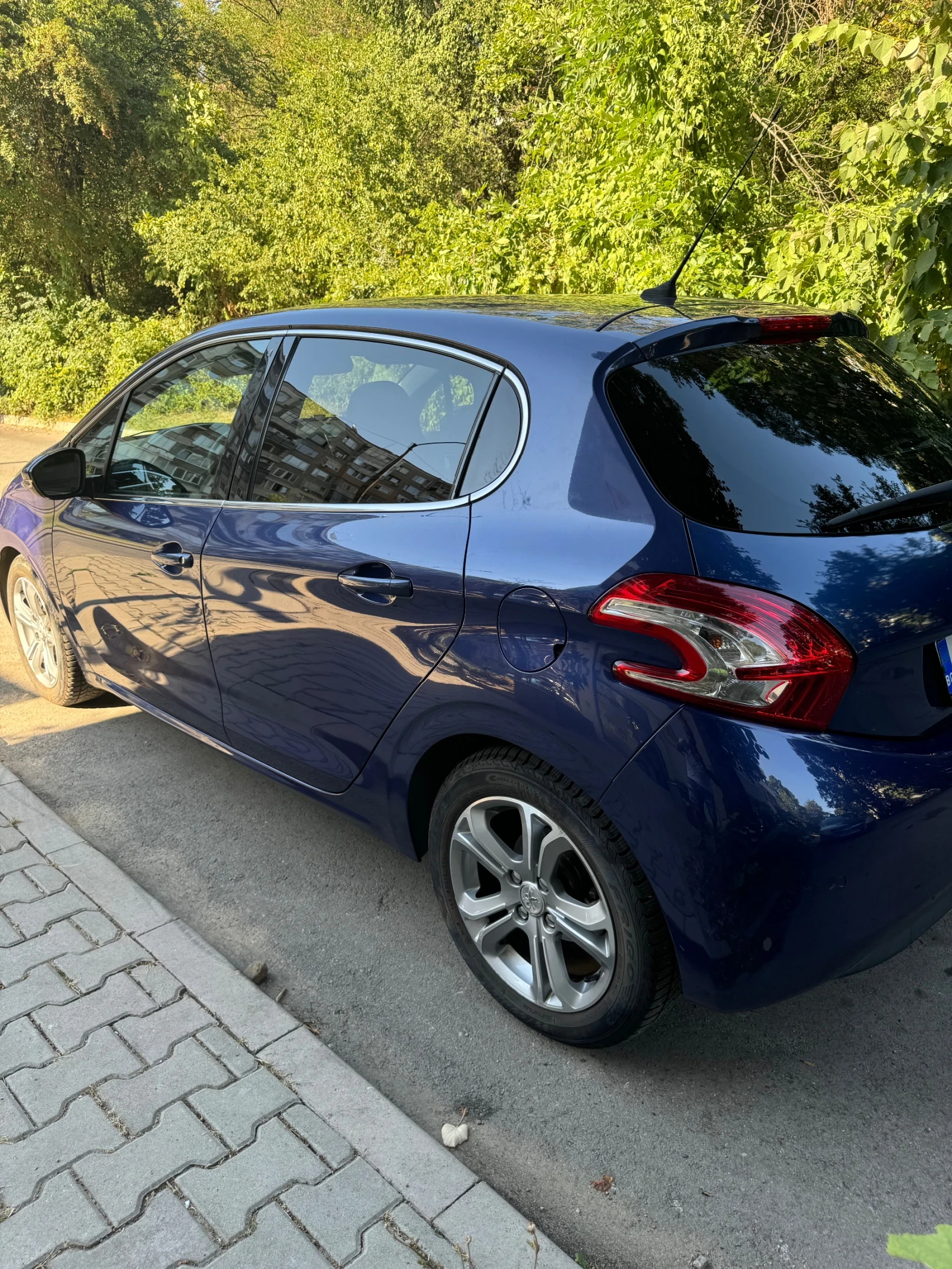 Peugeot 208 1, 4 vti Allure - изображение 2