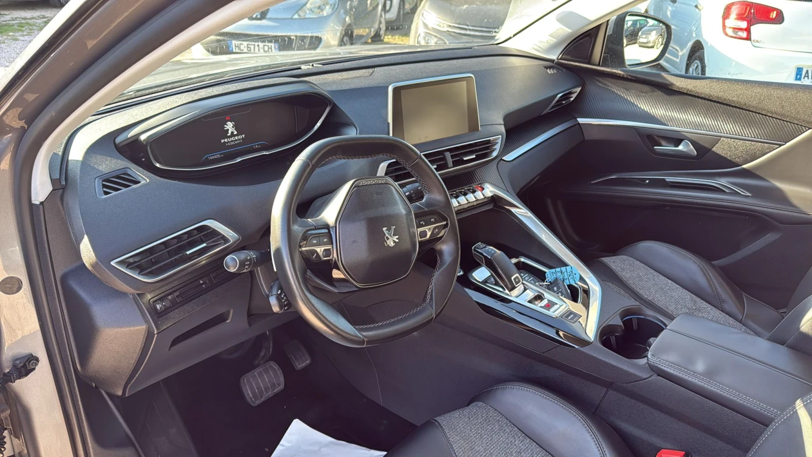 Peugeot 3008 1.2i Автомат - изображение 5