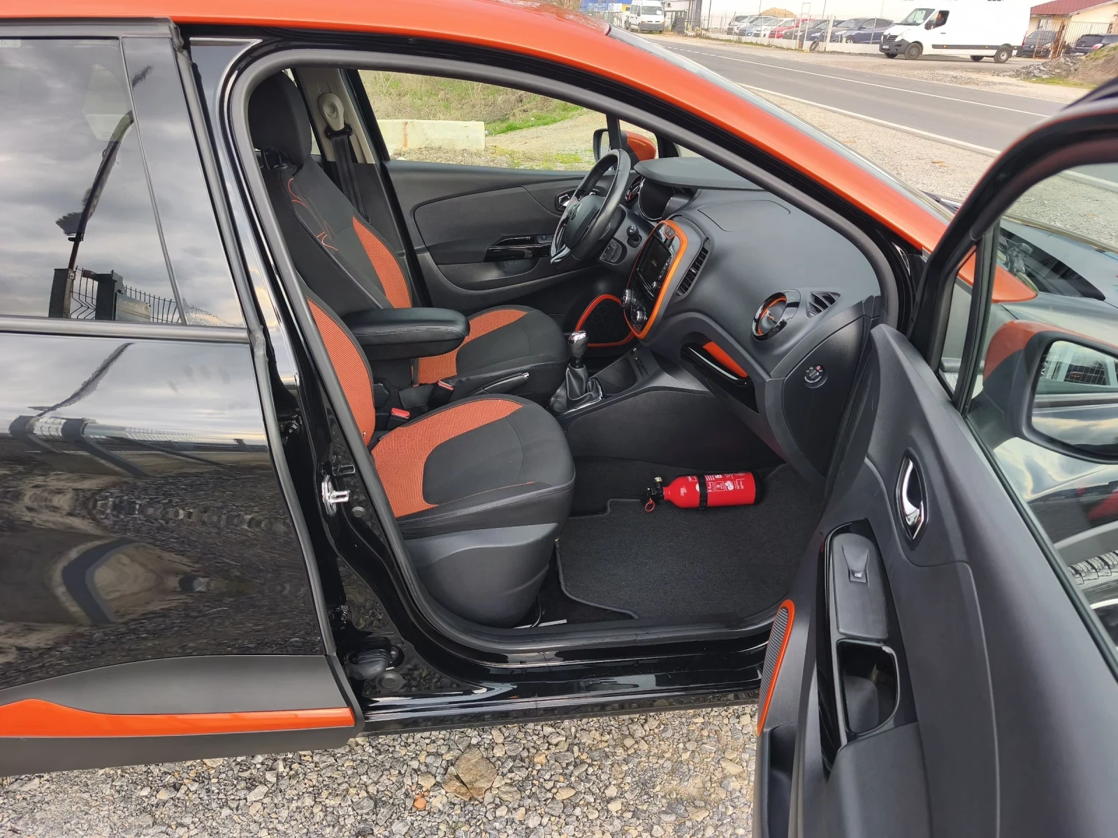 Renault Captur 1.5dci 90hp, снимка 12 - Автомобили и джипове - 53877434