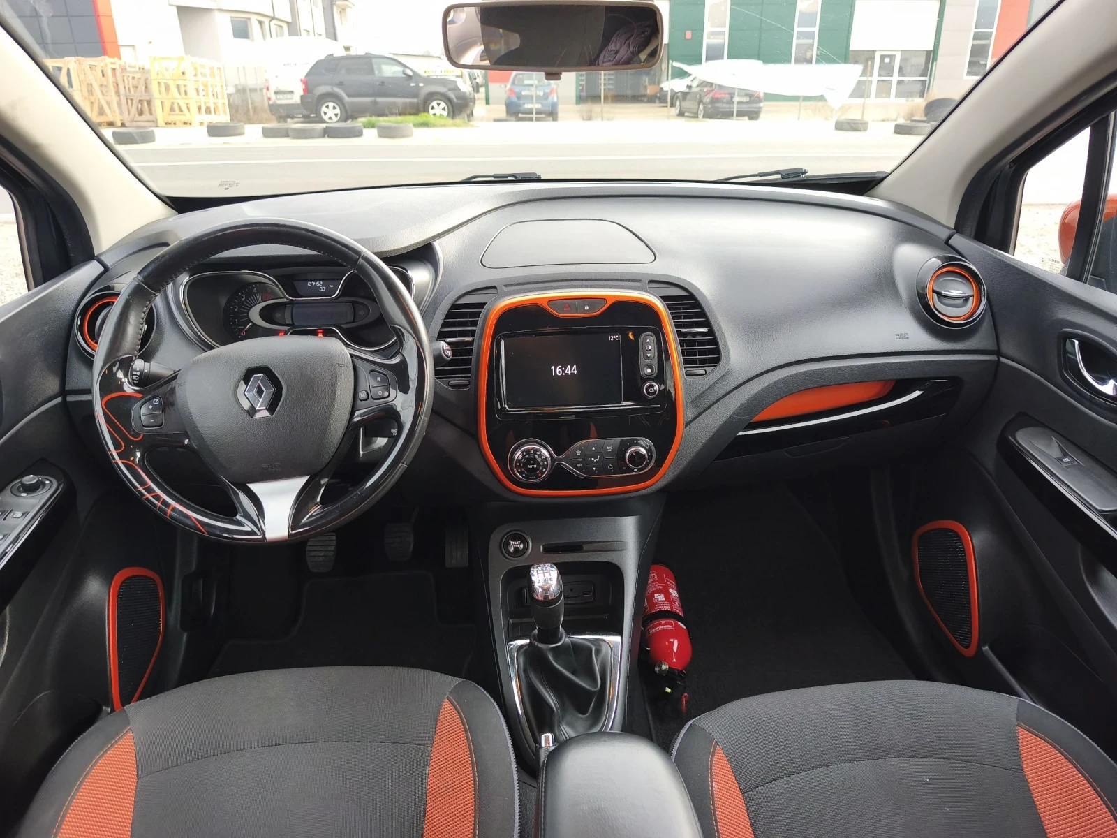Renault Captur 1.5dci 90hp, снимка 16 - Автомобили и джипове - 53877434
