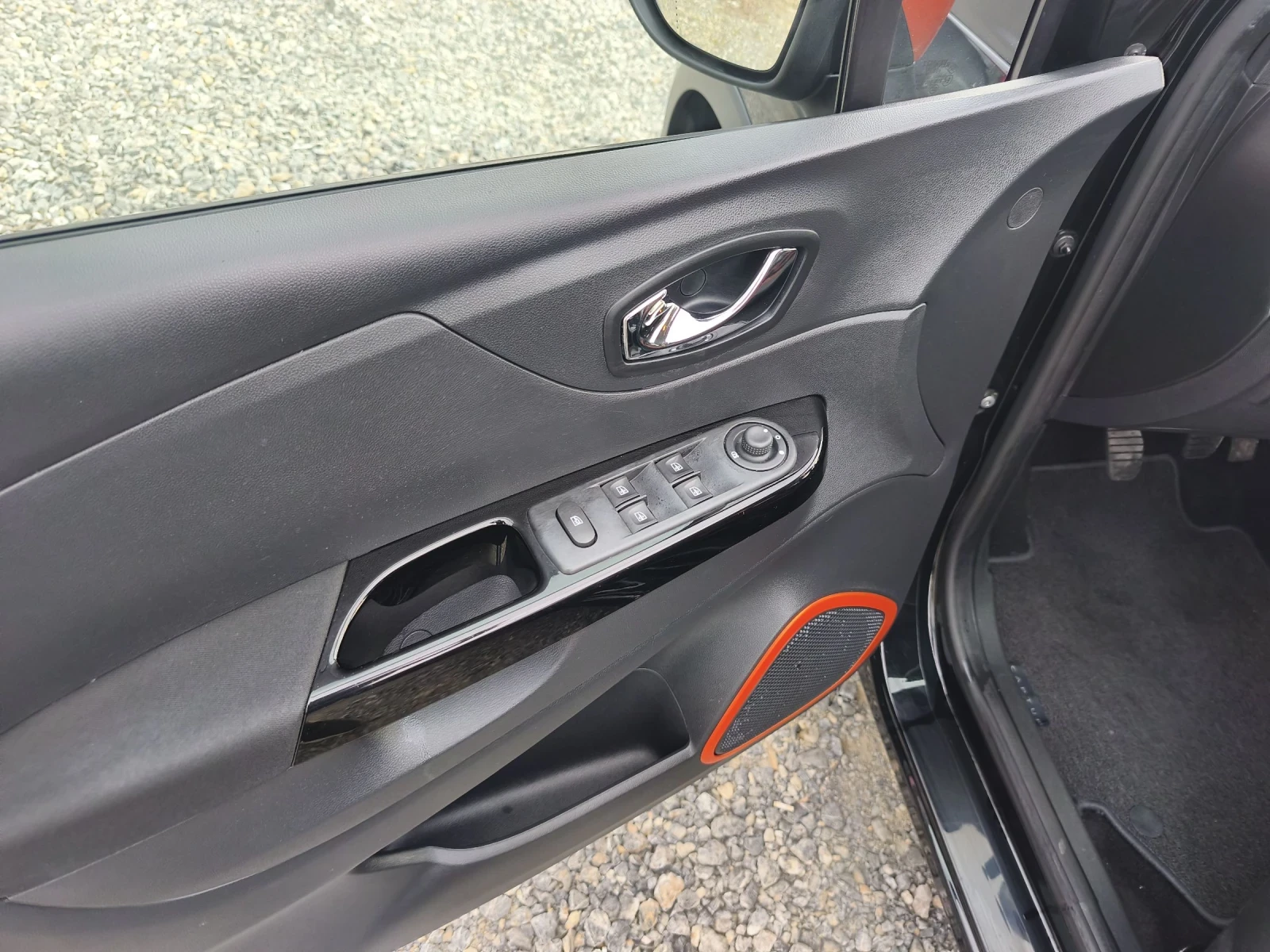 Renault Captur 1.5dci 90hp, снимка 14 - Автомобили и джипове - 53877434