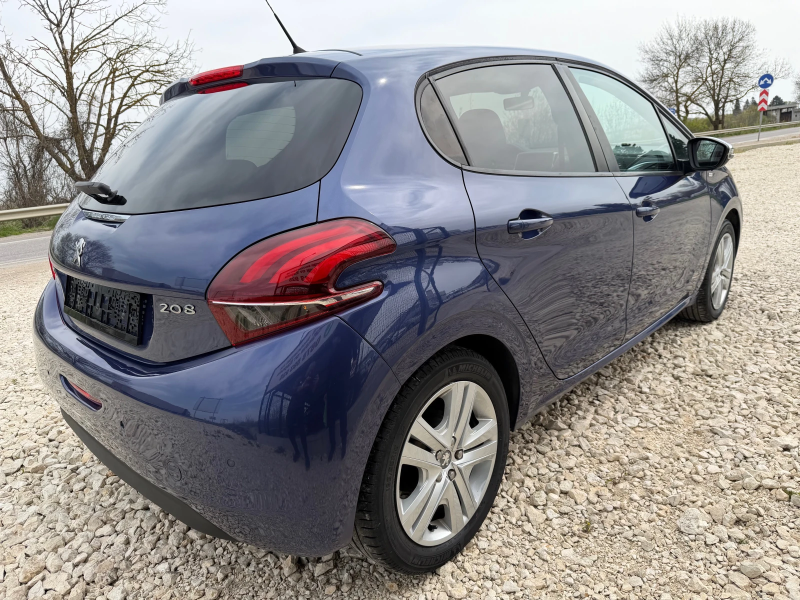 Peugeot 208 1.2i/82p.s-Puretech/Facelift-EURO 6!!!, снимка 3 - Автомобили и джипове - 54246522