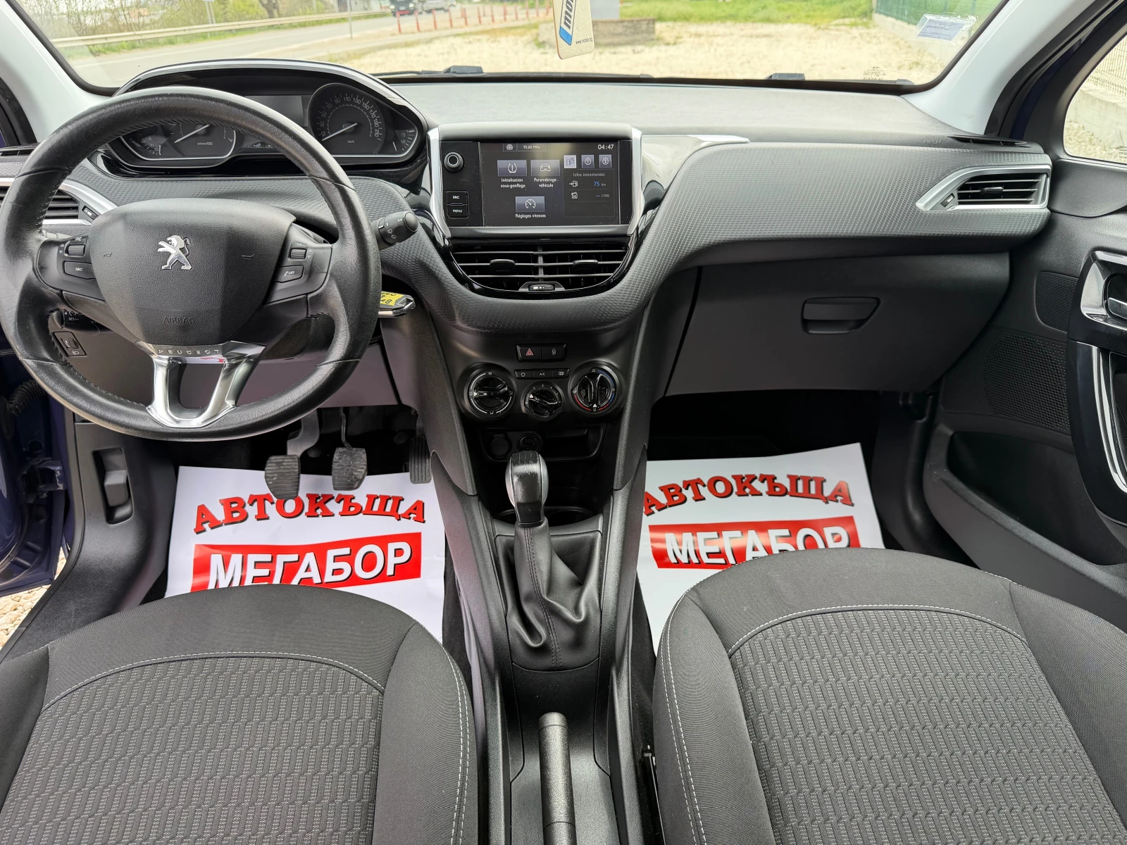 Peugeot 208 1.2i/82p.s-Puretech/Facelift-EURO 6!!!, снимка 12 - Автомобили и джипове - 54246522