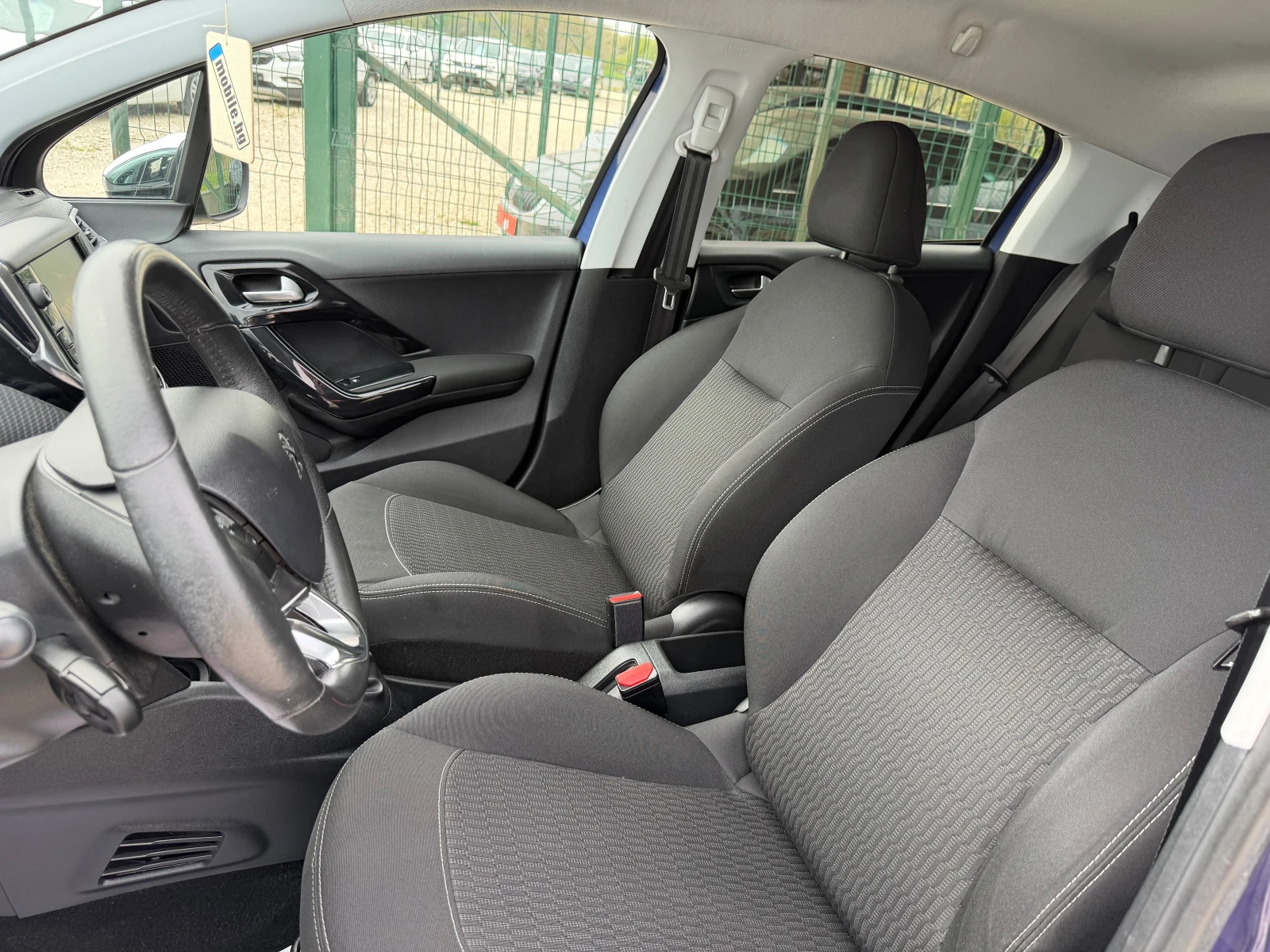 Peugeot 208 1.2i/82p.s-Puretech/Facelift-EURO 6!!!, снимка 10 - Автомобили и джипове - 54246522