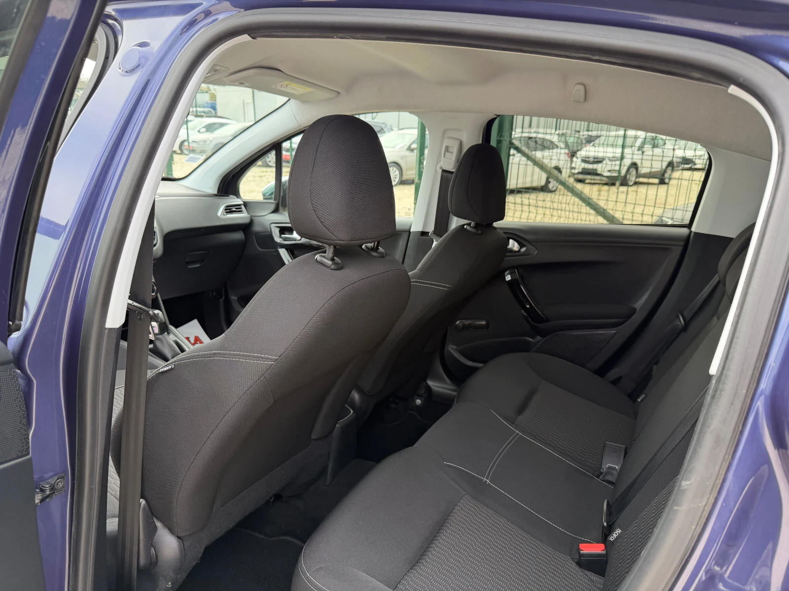 Peugeot 208 1.2i/82p.s-Puretech/Facelift-EURO 6!!!, снимка 11 - Автомобили и джипове - 54246522