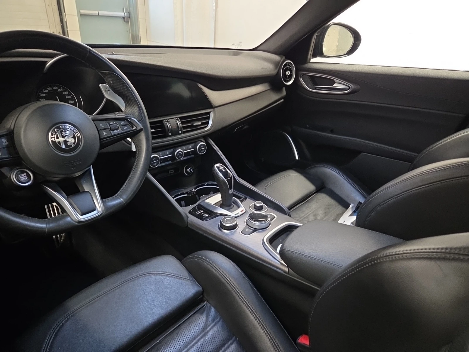 Alfa Romeo Giulia TI SPORT/AWD/Distronic/Шибедах, снимка 10 - Автомобили и джипове - 54758806