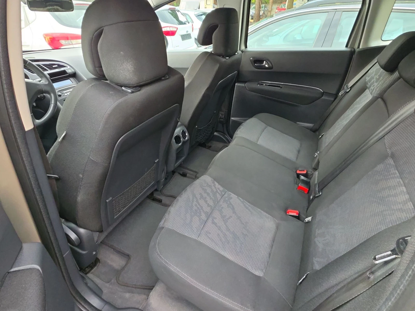 Peugeot 3008 1.6HDI 115k.c., снимка 11 - Автомобили и джипове - 55156646