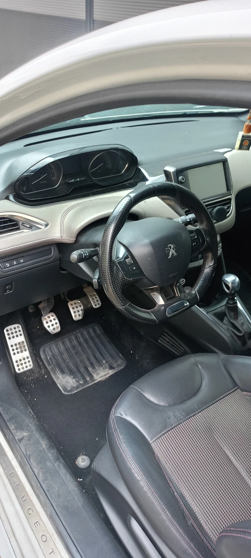 Peugeot 208 GT Line, снимка 12 - Автомобили и джипове - 55470011