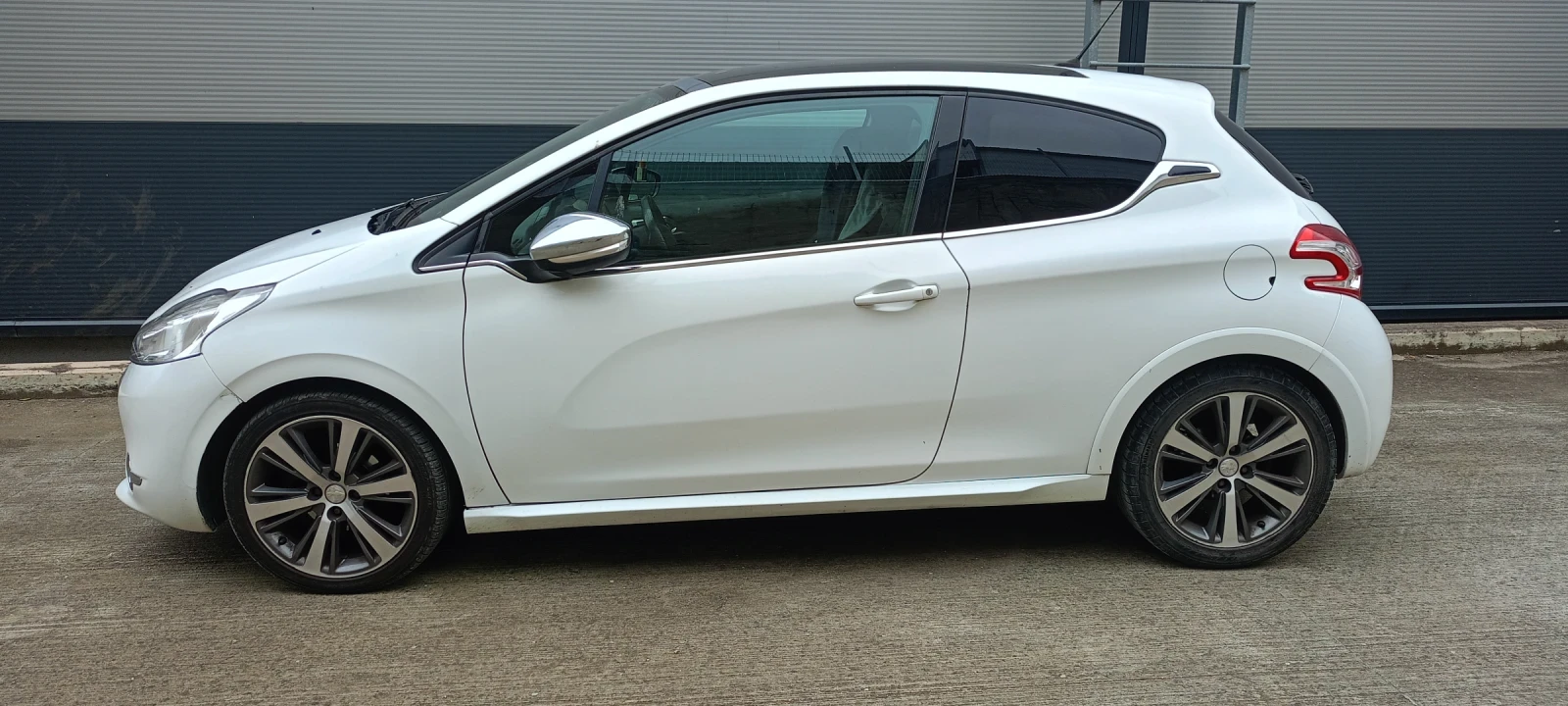 Peugeot 208 GT Line, снимка 4 - Автомобили и джипове - 55470011