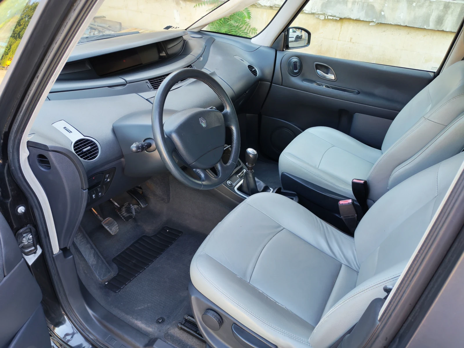 Renault Espace 2.0DCI 150ps Navi, снимка 10 - Автомобили и джипове - 55492889
