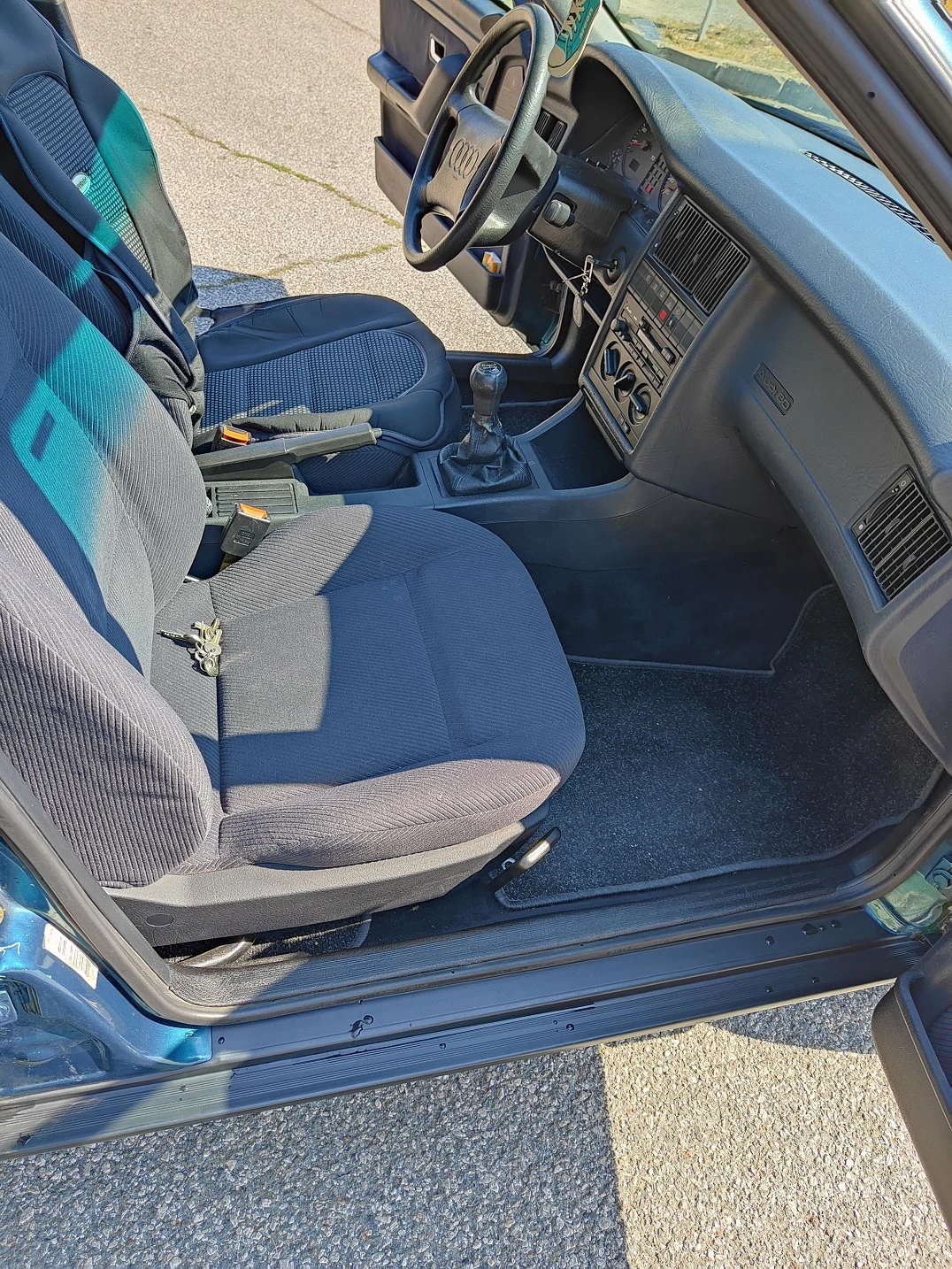 Audi 80 2.0  i , снимка 11 - Автомобили и джипове - 55496430