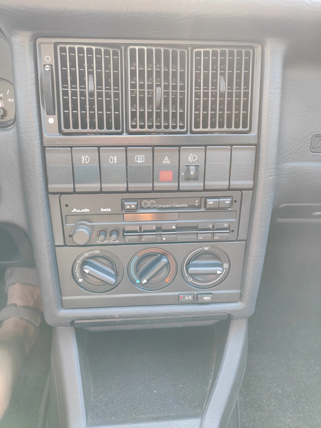 Audi 80 2.0  i , снимка 14 - Автомобили и джипове - 55496430
