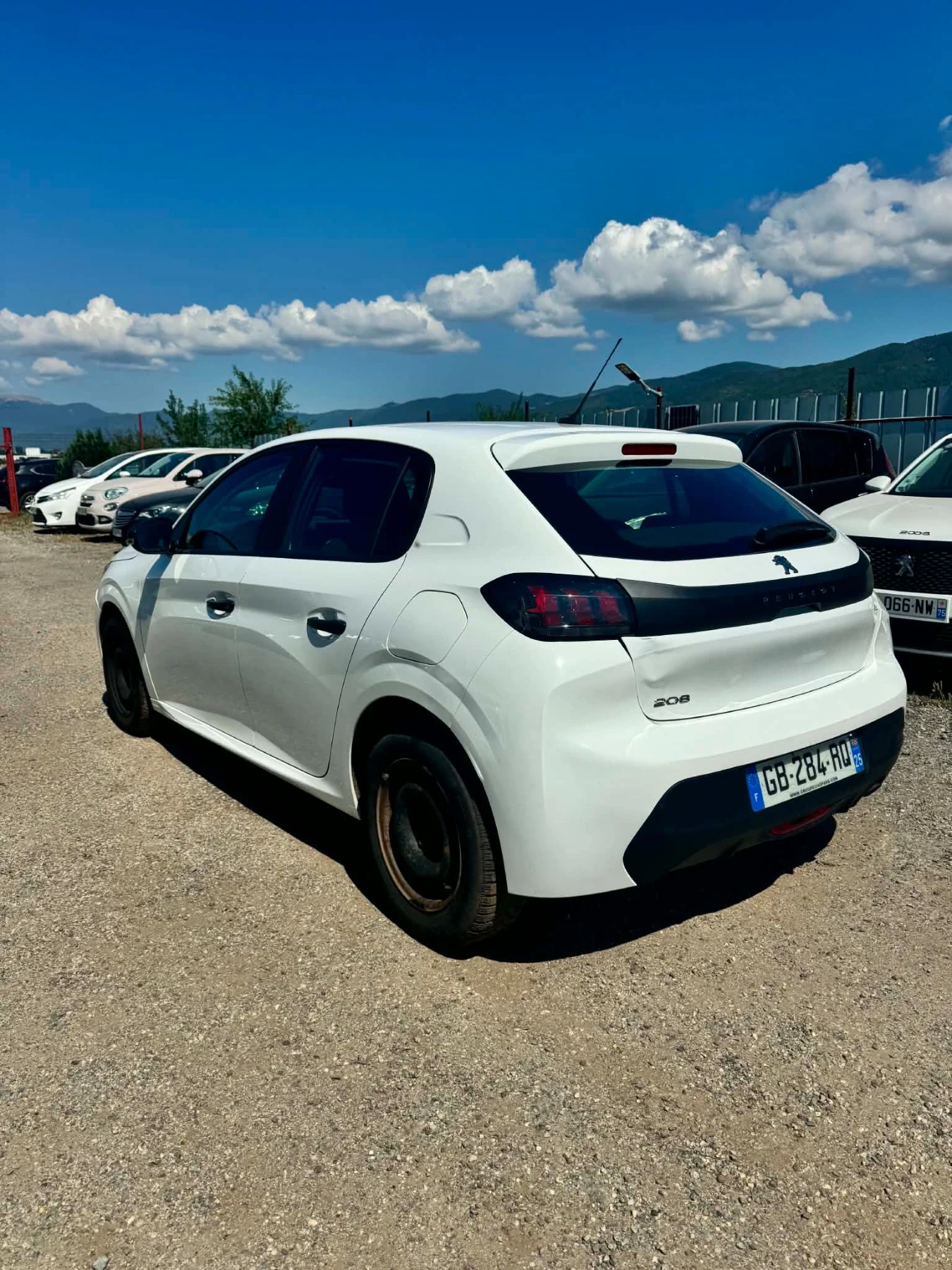 Peugeot 208 1.2i, снимка 4 - Автомобили и джипове - 55613723