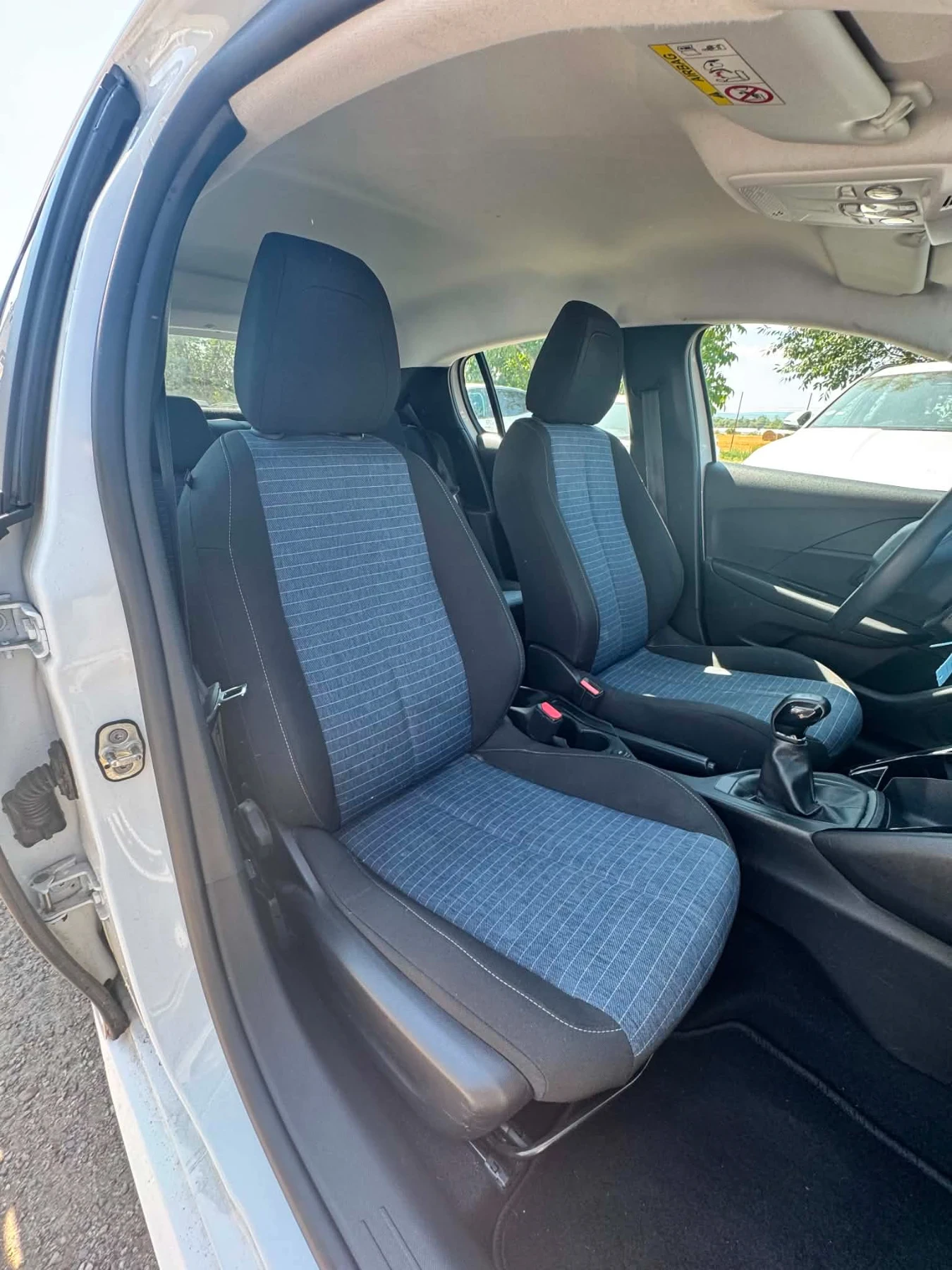 Peugeot 208 1.2i, снимка 10 - Автомобили и джипове - 55613723