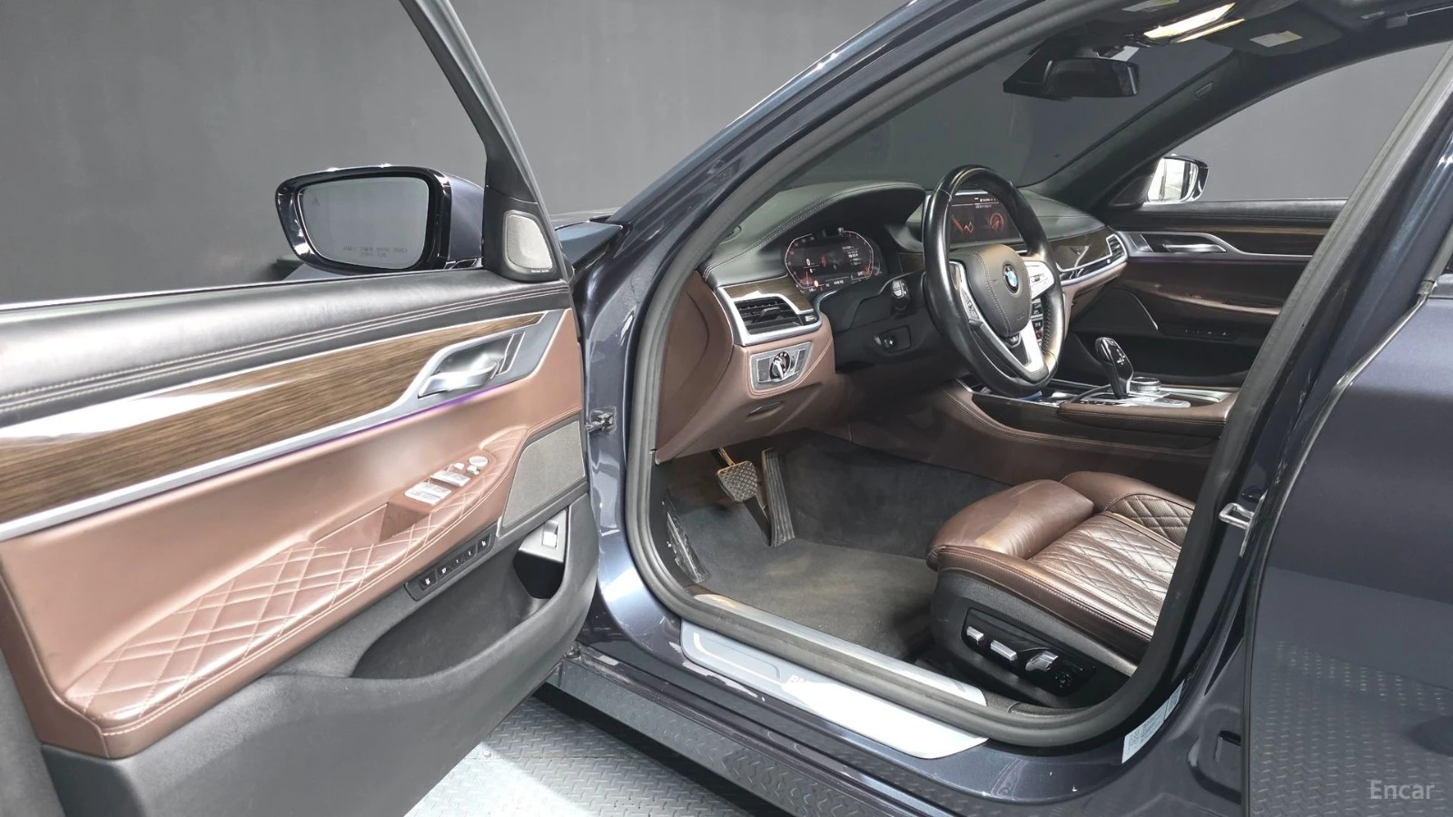 BMW 740 Li xDrive* FACE* 360* HUD* HARMAN* МАСАЖ* ОБДУХ, снимка 9 - Автомобили и джипове - 55646483