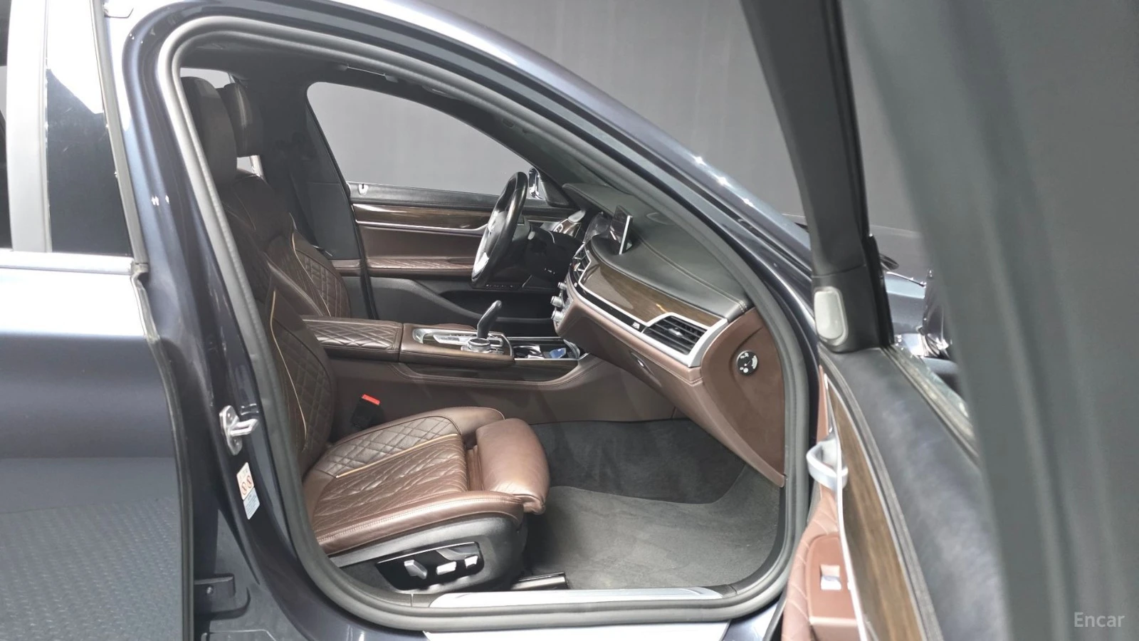 BMW 740 Li xDrive* FACE* 360* HUD* HARMAN* МАСАЖ* ОБДУХ, снимка 10 - Автомобили и джипове - 55646483