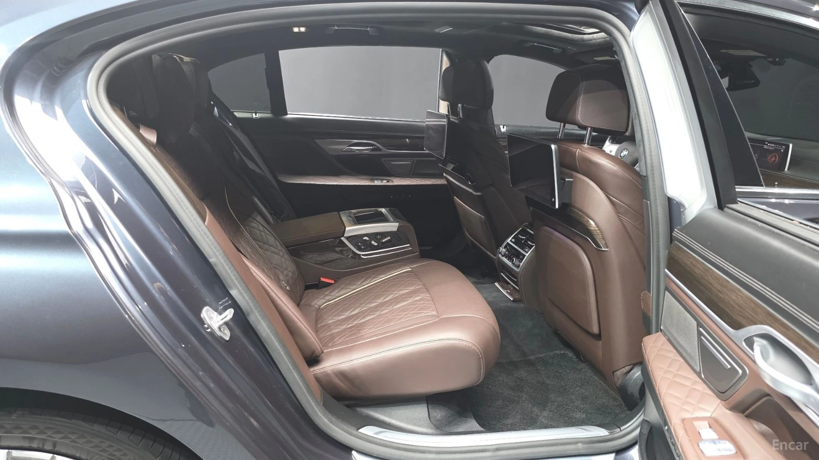 BMW 740 Li xDrive* FACE* 360* HUD* HARMAN* МАСАЖ* ОБДУХ, снимка 11 - Автомобили и джипове - 55646483