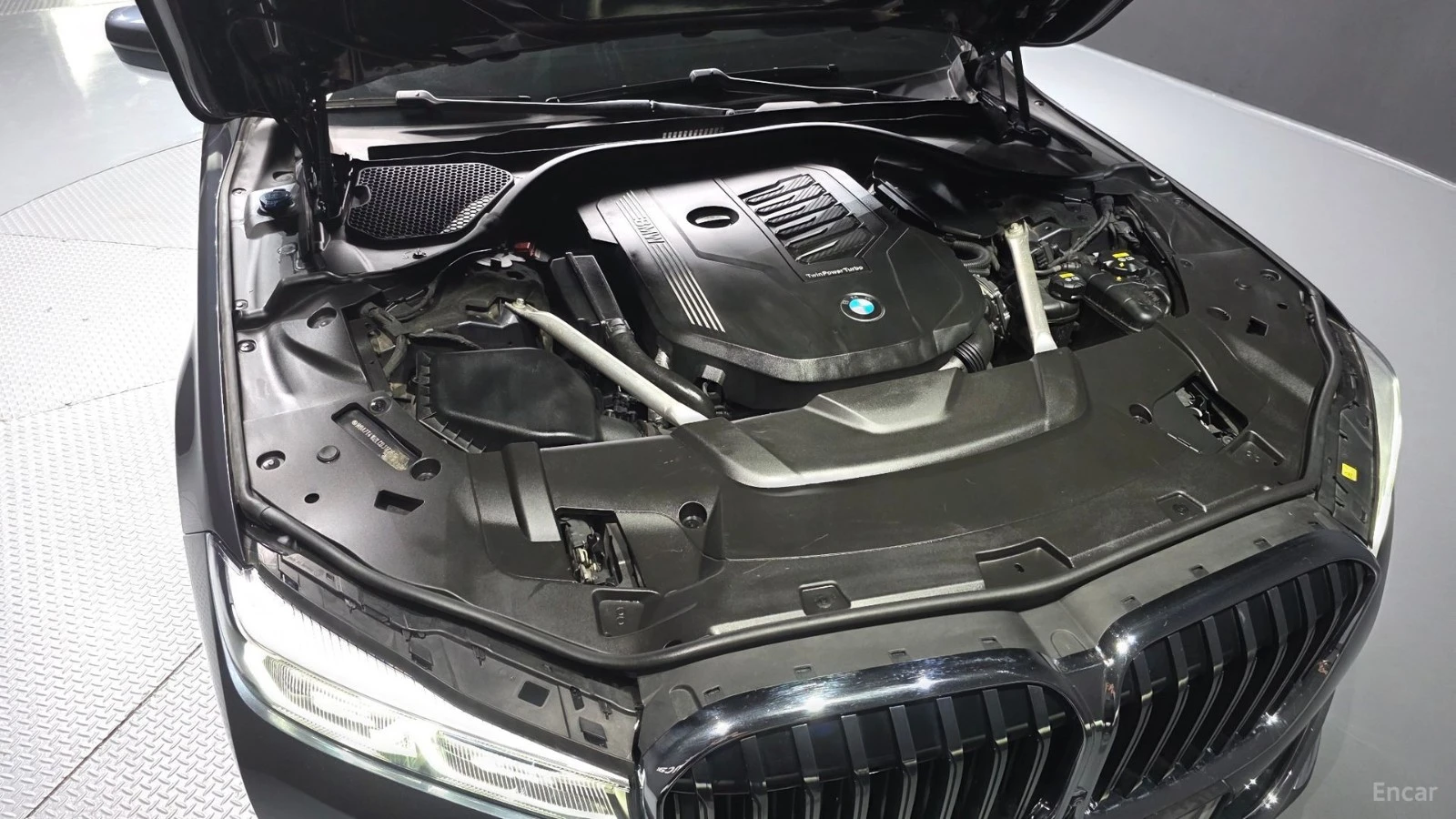BMW 740 Li xDrive* FACE* 360* HUD* HARMAN* МАСАЖ* ОБДУХ, снимка 16 - Автомобили и джипове - 55646483