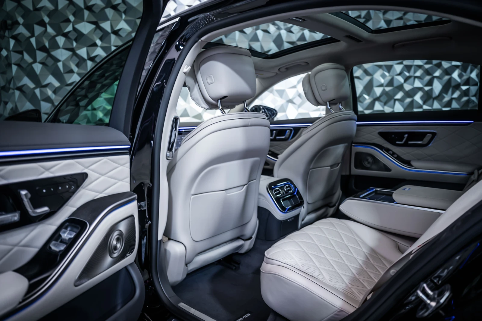 Mercedes-Benz S 450 d L 4M AMG* Pano* Burm* 360* ЛИЗИНГ, снимка 16 - Автомобили и джипове - 55740933