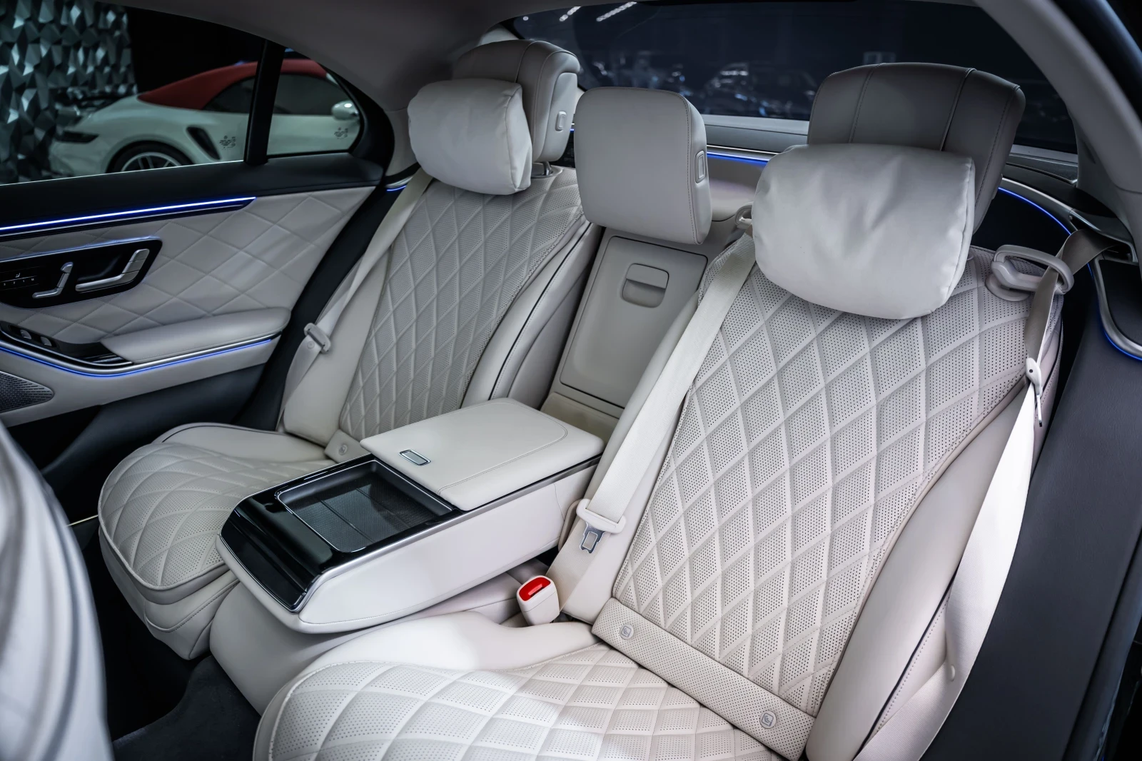 Mercedes-Benz S 450 d L 4M AMG* Pano* Burm* 360* ЛИЗИНГ, снимка 17 - Автомобили и джипове - 55740933