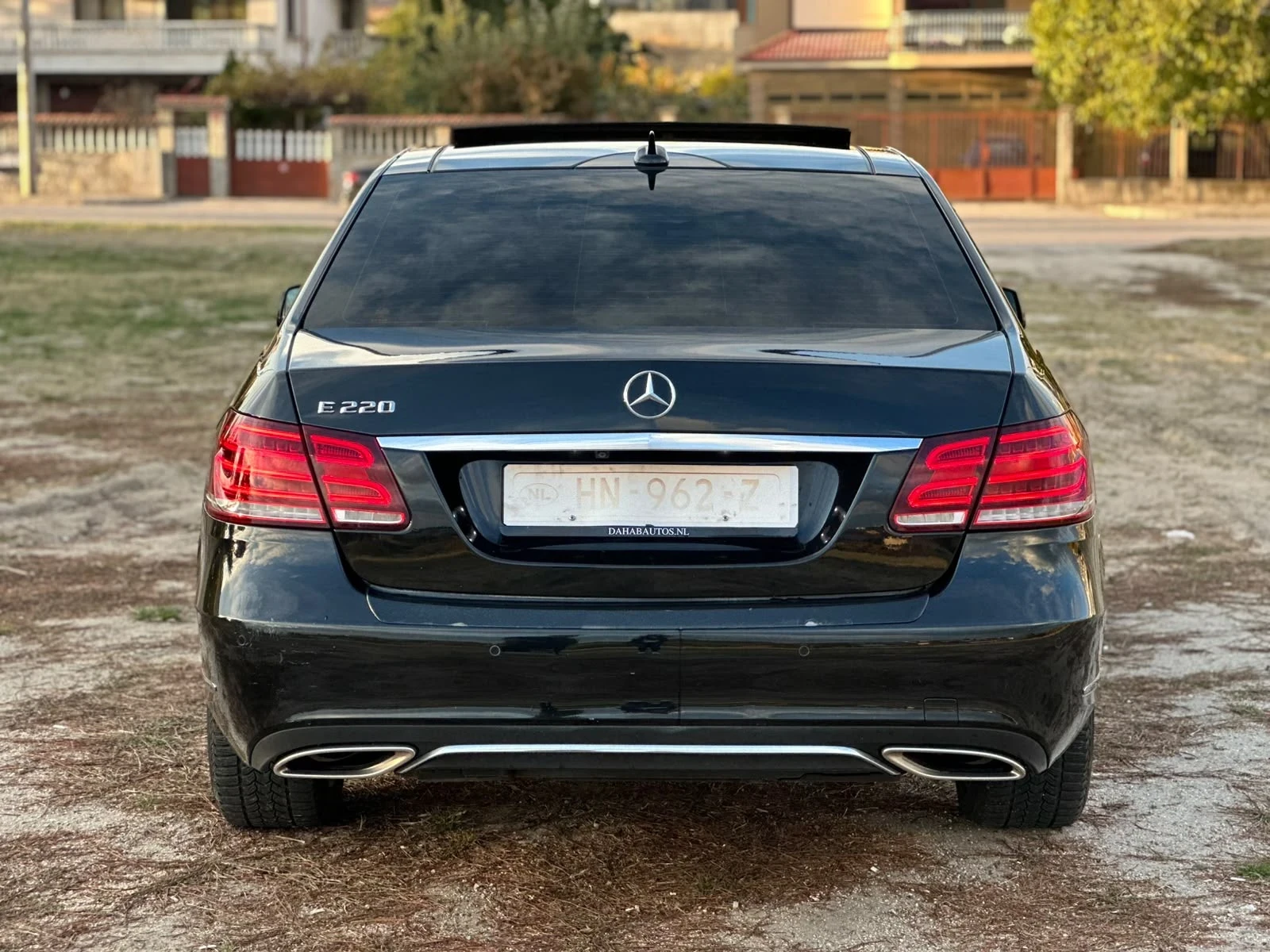 Mercedes-Benz E 220, снимка 5 - Автомобили и джипове - 56555826