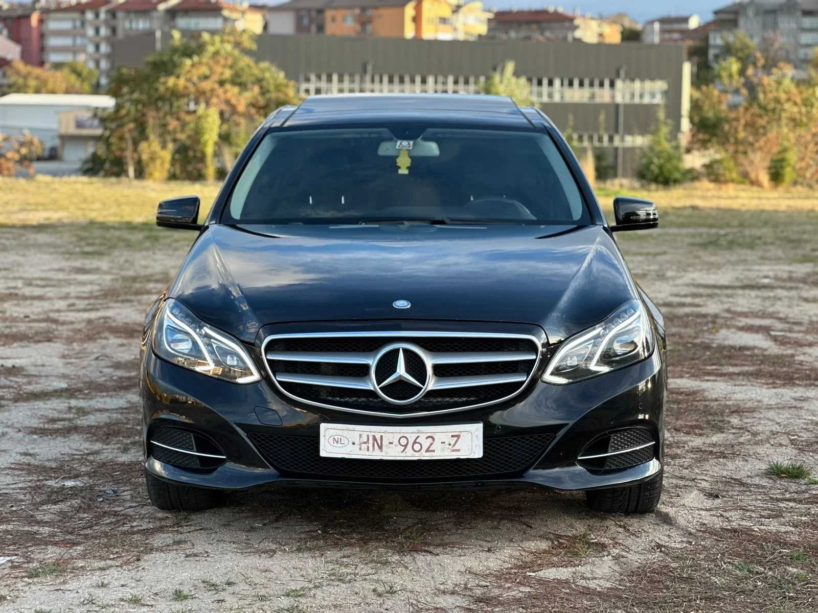 Mercedes-Benz E 220, снимка 2 - Автомобили и джипове - 56555826
