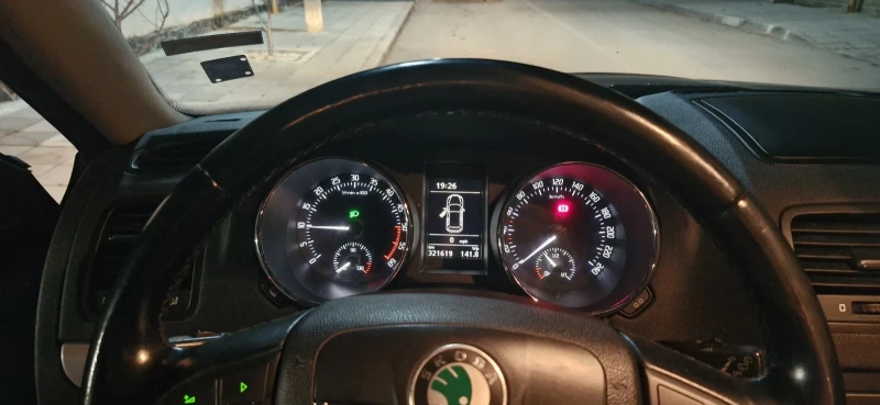 Skoda Yeti, снимка 8 - Автомобили и джипове - 52790103