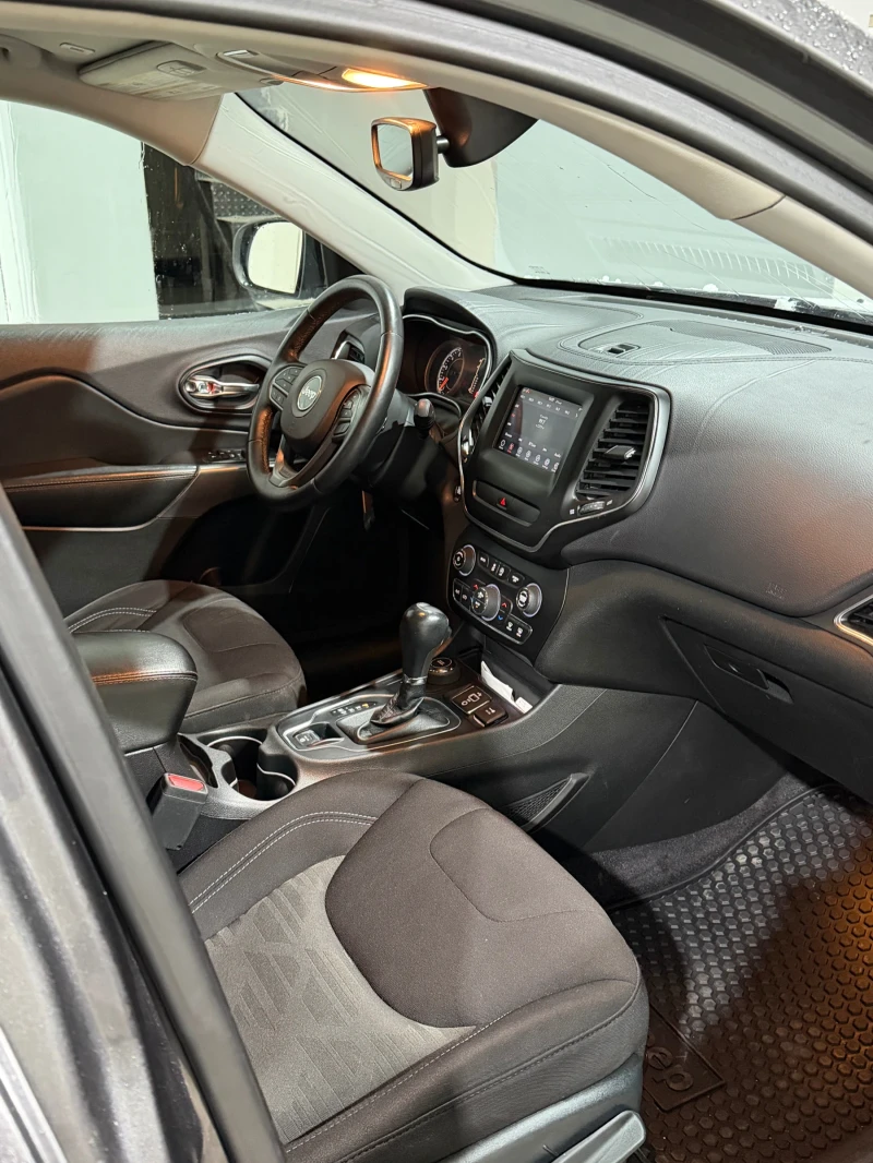 Jeep Cherokee 3.2 4х4 9AT, снимка 14 - Автомобили и джипове - 53060683
