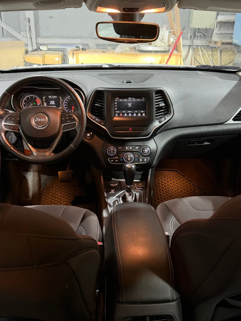 Jeep Cherokee 3.2 4х4 9AT, снимка 11 - Автомобили и джипове - 53060683