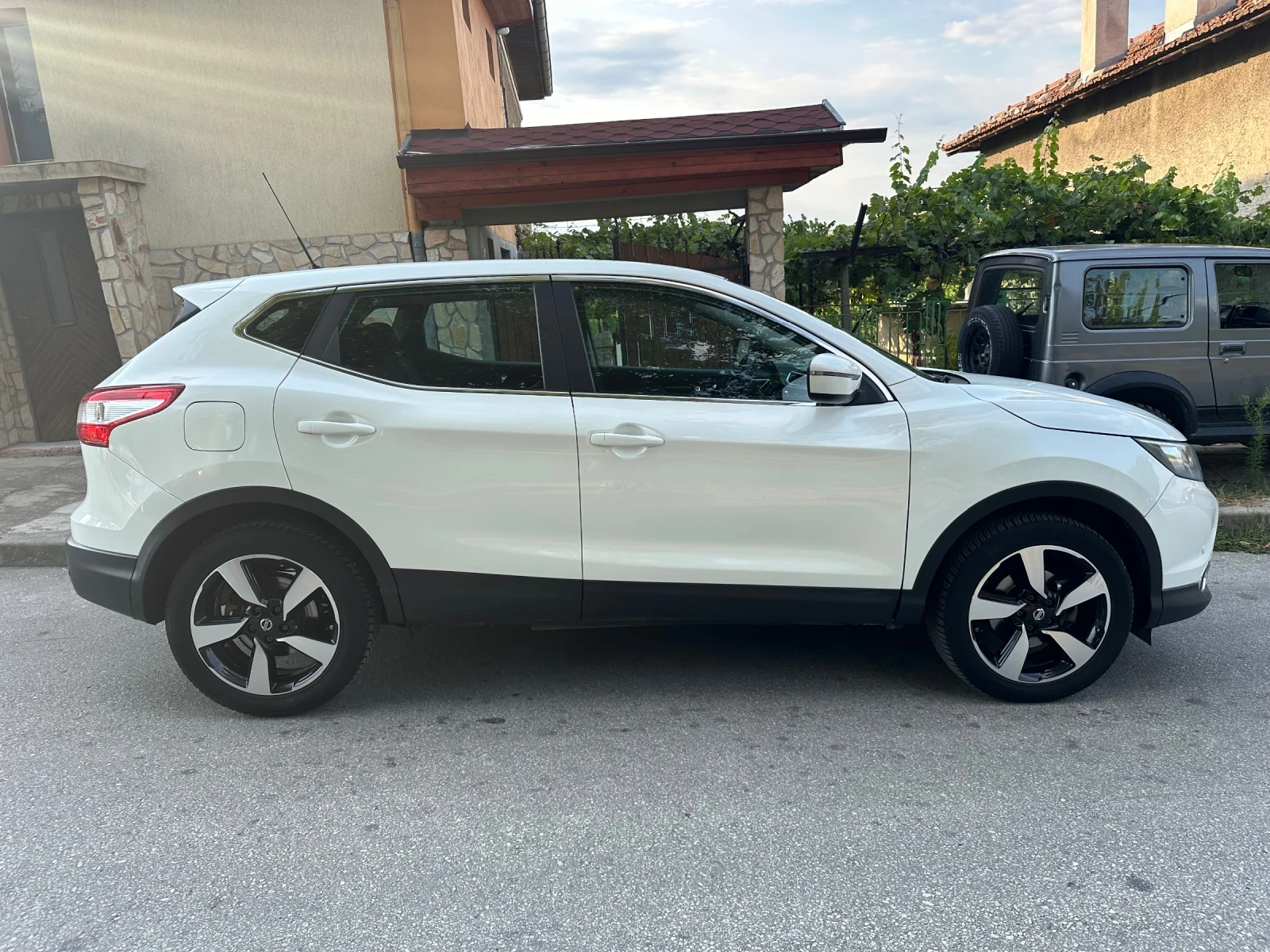 Nissan Qashqai 1.5DCI Бяла Перла * * * 131000* * * км - изображение 4